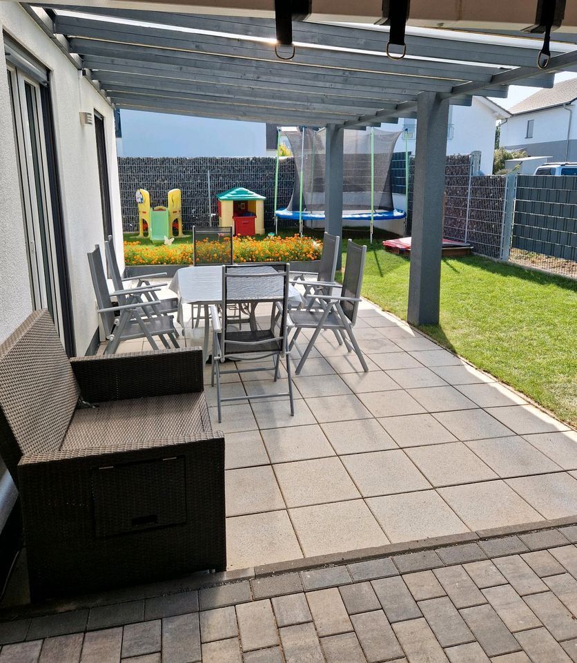 Freistehendes Niedrigenergiehaus, Dieburg – Ã-berdachte Terrasse-7b815455