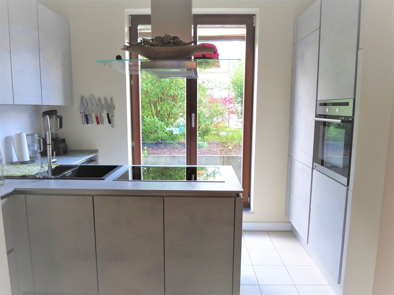 3-Zimmer-Erdgeschosswohnung mit zwei Terrassen, Eschborn – Küche-94c697a1