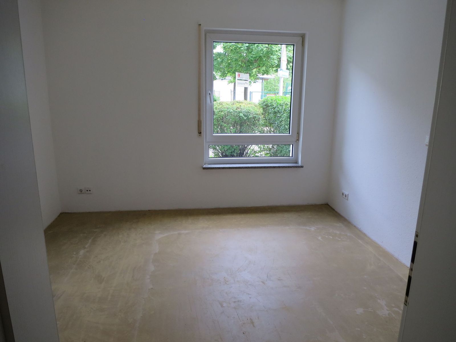 2-Zimmer-Erdgeschosswohnung mit Garten, Hattersheim am Main – Schlafz.