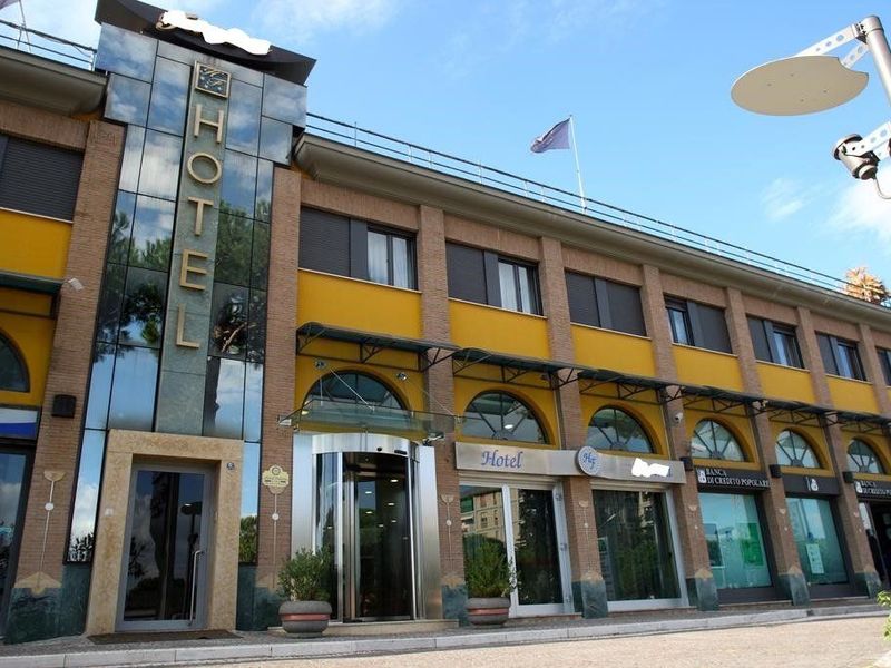 4-Sterne-Kongresshotel am Flughafen, Neapel, Italien
