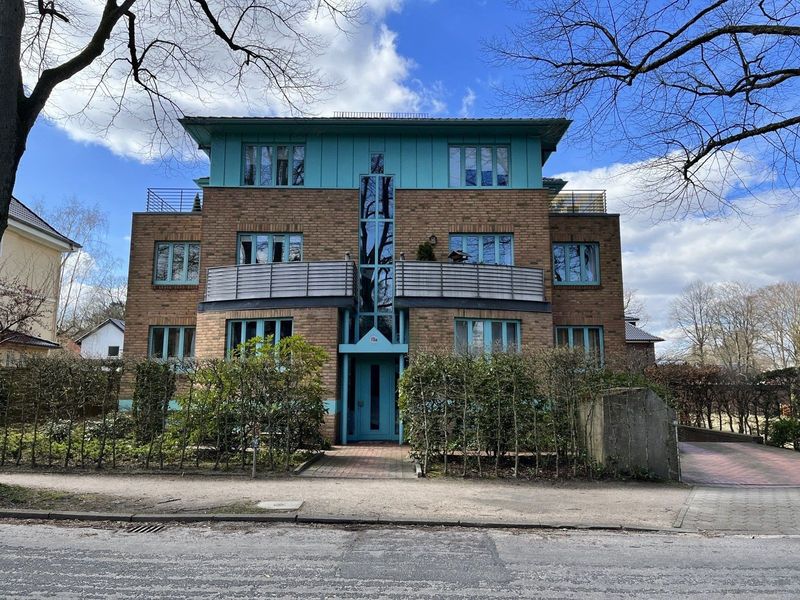 Freistehendes Mehrfamilienhaus in Villenlage, Hamburg-Volksdorf