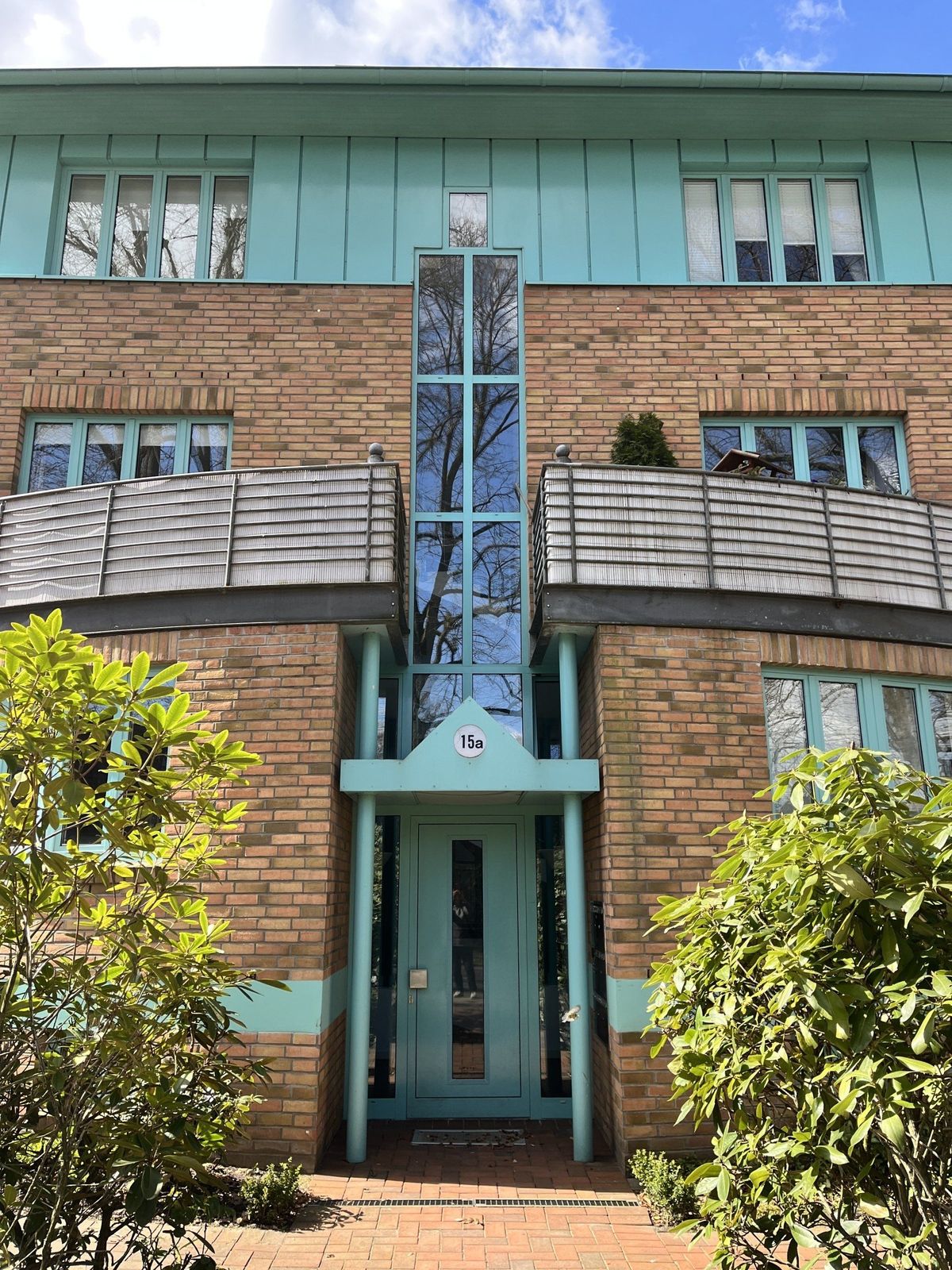 Freistehendes Mehrfamilienhaus in Villenlage, Hamburg-Volksdorf – Eingang