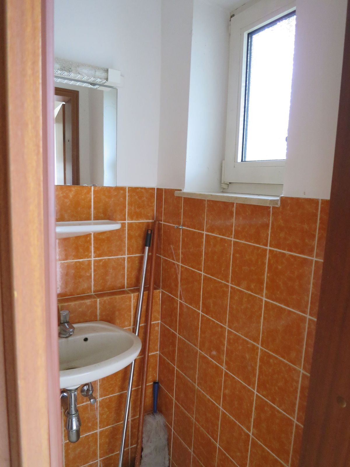 Reihenmittelhaus nahe Keltenpark, Hattersheim am Main – Gäste-WC 1.2