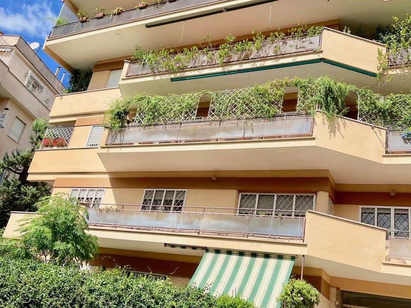 4-Zimmer-Wohnung mit Garten und Garage, Rom, Italien