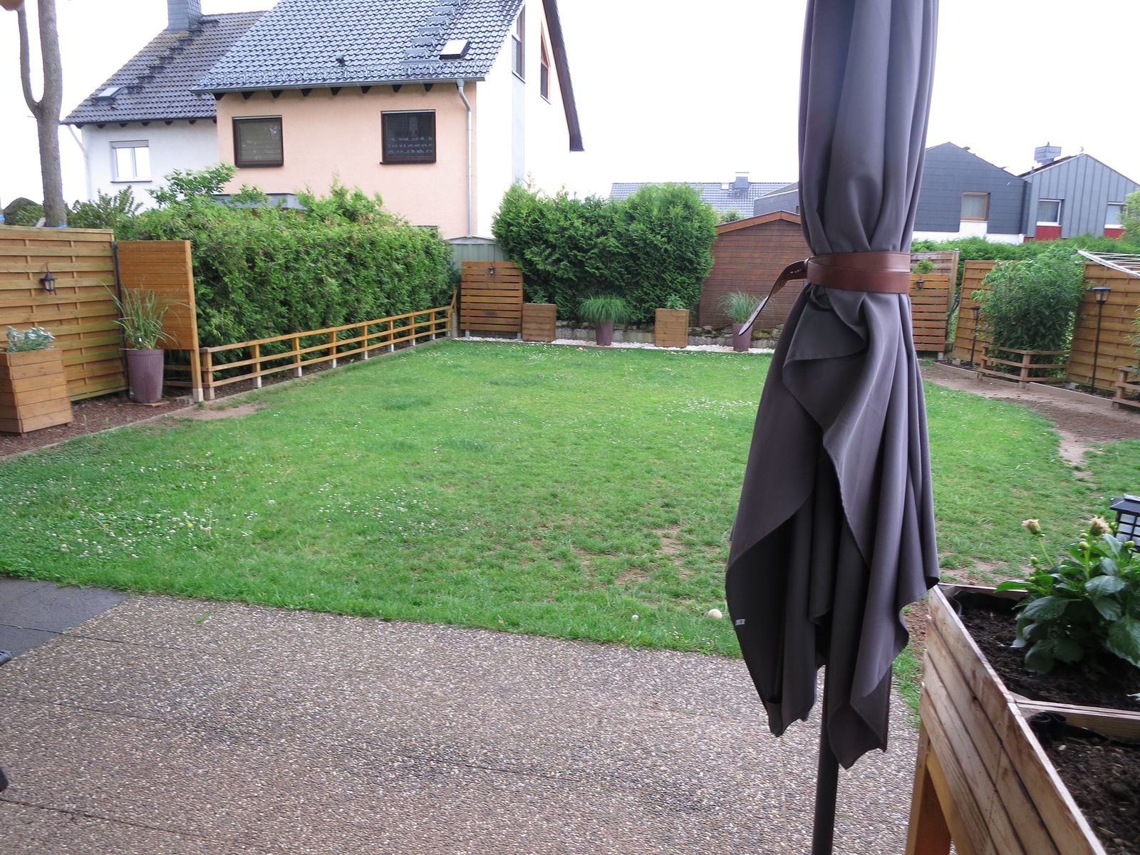 Mehrgenerationenhaus mit drei Wohnungen, Hattersheim-Eddersheim – Garten